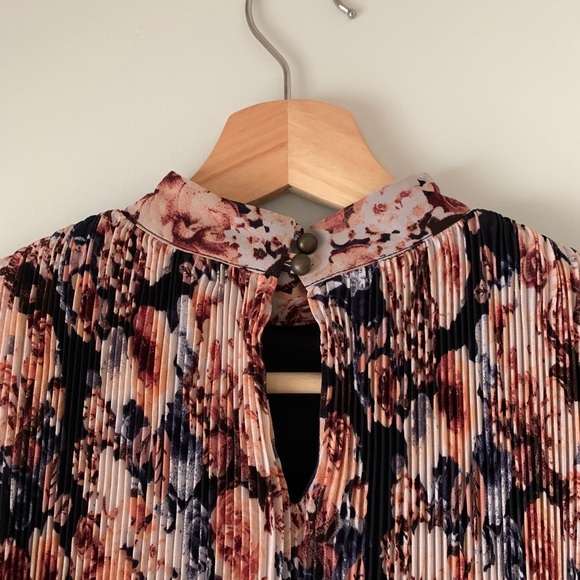 *SOLD* Floral Mock Neck Dress - Picture 4 of 4